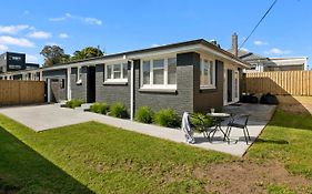 Bach On Pitau - Mt Maunganui Holiday Home